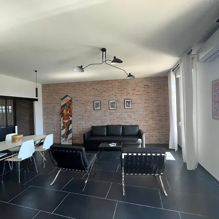 Sur Quai - En Face De La Criee Sète